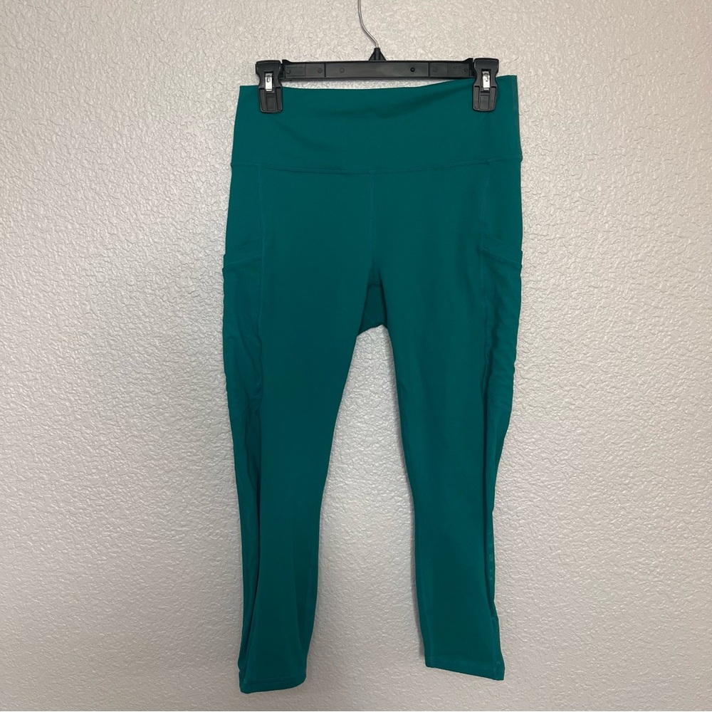 Fabletics size medium On-The-Go PowerHold® High-Waisted Leggings w/ side pockets